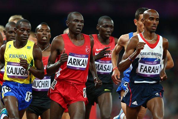 Mo Farah of Great Britain competes in Men's 10,000m Final on Day 8 of the London 2012 Olympic Games at Olympic Stadium on August 4, 2012 (Getty Images)