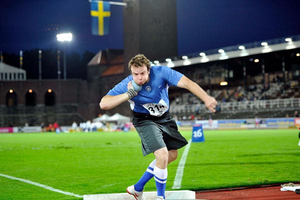 Leif Arrhenius taking the Swedish Shot Put title in Stockholm (Anders Sjogren / DECA Text&Bild)
