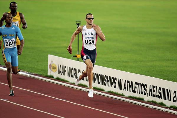 Jeremy Wariner on his way to winning gold in the 4x400m (Getty Images)