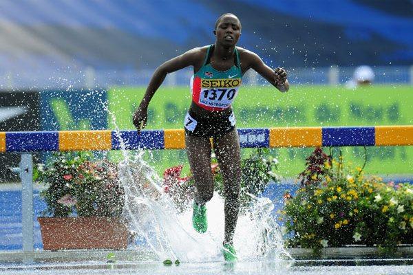 Norah JERUTO TANUI of Kenya leads the field in the Girls 2000 metres steeplechase heats - Day Three - WYC Lille 2011 (Getty Images)