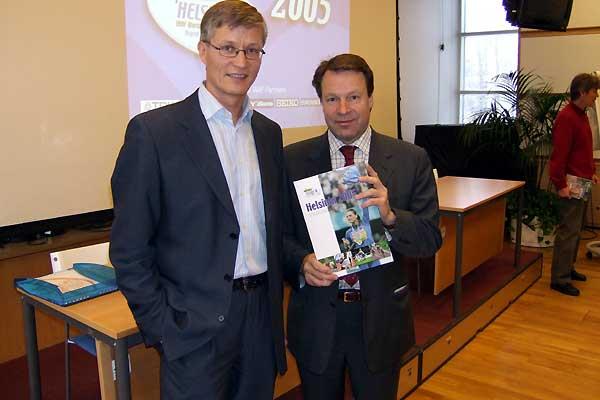 Helsinki 2005 LOC CEO Antti Pihlakoski and LOC President Ilkka Kanerva, IAAF Council Member at book launch (Chris Turner/IAAF)