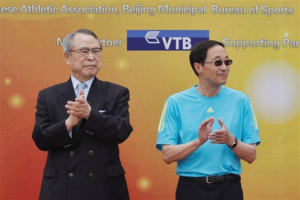 IAAF Council Member Jun-Ki Park and IAAF Honorary life Vice President Dapeng Lou at the '100 Kids - 100 metres - 100 years' event in Beijing Olympic Park to celebrate the year of the IAAF Centenary (Getty Images)