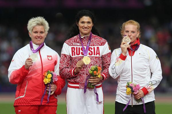 Silver medalist Anita Wlodarczyk of Poland, gold medalist Tatyana Lysenko of Russia and bronze medalist Betty Heidler of Germany pose on the podium during the medal ceremony for the Women's Hammer Throw on Day 15 of the London 2012 Olympic Games on August 11, 2012  (Getty Images)