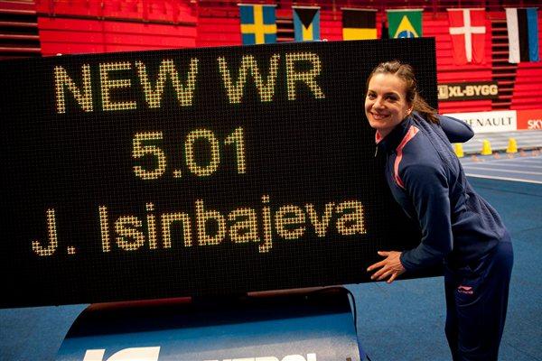 A familiar site - Yelena Isinbayeva with her World record numbers in Stockholm (Anders Sjogren / DECA Text&Bild)