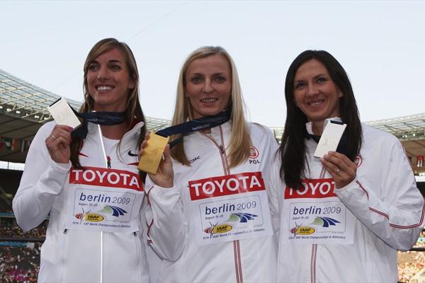 The medallists in the women's Pole Vault (L-R) Chelsea Johnson of the USA receives the joint Silver, Anna Rogowska the gold and Monika Pyrek the joint silver (Getty Images)