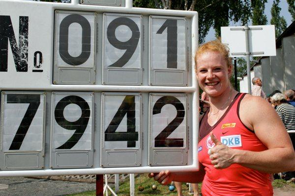 Betty Heidler with her World Record numbers in Halle (Mike Schmidt)