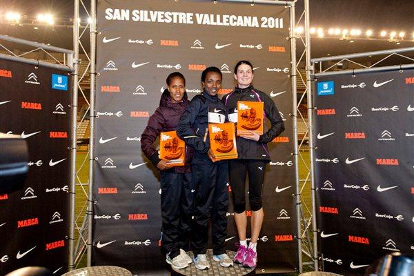 Women's Madrid 10K podium: winner Tirunesh Dibaba (centre), runner-up Gelete Burka (left), and Susan Partridge (right), who was third (San Silvestre Vallecana organisers)