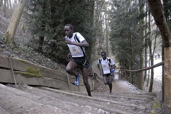 Wilson Kiprop (front) and Titus Masai running in the 2009 Eurocross (Rosch Kohl)