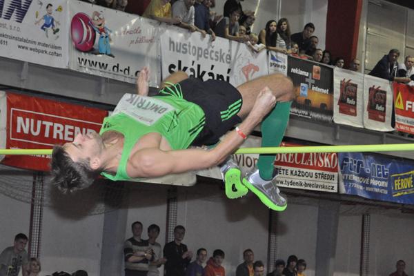 Aleksey Dmitrik tops 2.35m in Hustopece (Marie Trojanova)