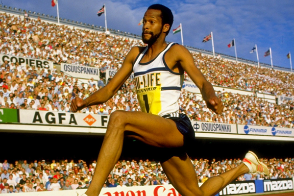 Willie Banks jumping