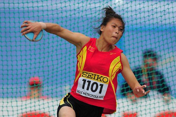 Silver medal winner Yan LIANG of China in action during the Girls Discus final - Day Four - WYC Lille 2011 (Getty Images)