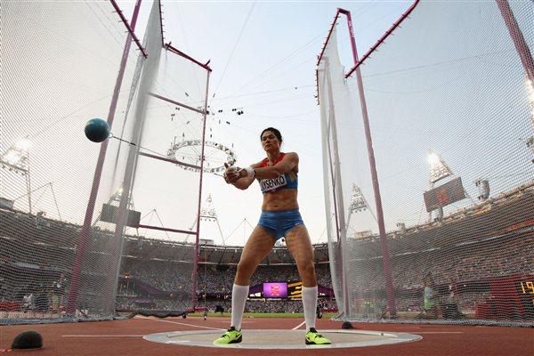 Tatyana Lysenko of Russia competes during the Women's Hammer Throw Final on Day 14 of the London 2012 Olympic Games at Olympic Stadium on August 10, 2012 (Getty Images)