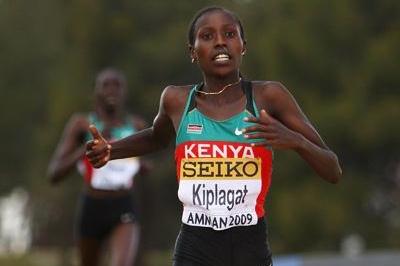 Florence Kiplagat unleashes a fearsome sprint finish to kick past long-time leader Linet Masai and take the win (Getty Images)