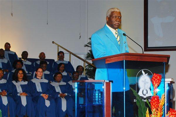 BAAA President Mike Sands addresses the BAAA gathering at the Evangelistic Temple on 6 May (Deborah Burrows)