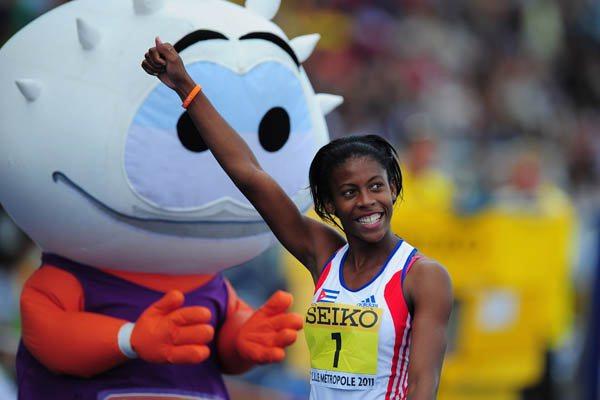 Yusleidys Mendieta of Cuba celebrates winning the Girls' Heptathlon in Lille (Getty Images)