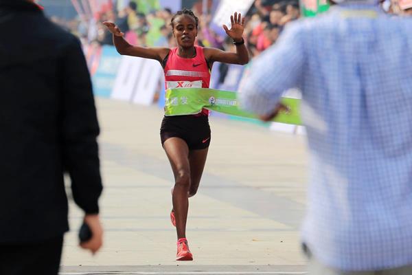 Mare Dibaba winning at the 2014 Xiamen International Marathon (Organisers)
