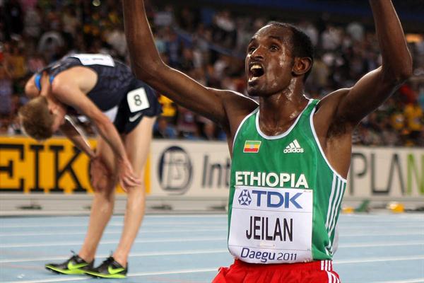 Ibrahim Jeilan celebrates winning the 10,000m gold medal in Daegu (Getty Images)
