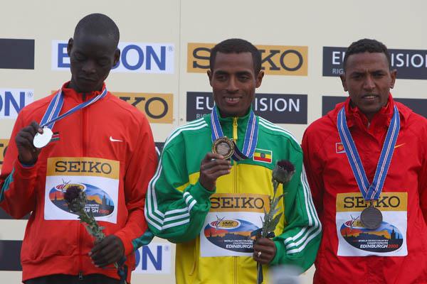 Leonard Patrick Komon (l) sharing the podium with Kenenisa Bekele and Zersenay Tadese (Getty Images)