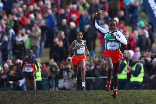 Tirunesh Dibaba en route to victory in Edinburgh (Getty Images)