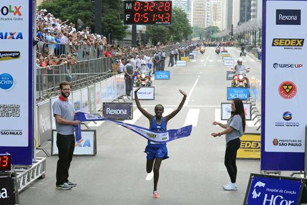 Kenya's Maurine Jelagat Kipchumba winning at the Corrida Internacional de São Silvestre in São Paulo on 31 December (Sérgio Shibuya/Organizers)