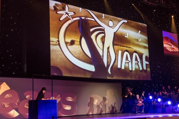 Sand artist Ilana Yahav at the IAAF Centenary Gala in Barcelona (Philippe Fitte)