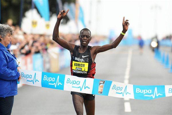 Leonard Patrick Komon breaking the tape at the Great South Run (Mark Shearman)