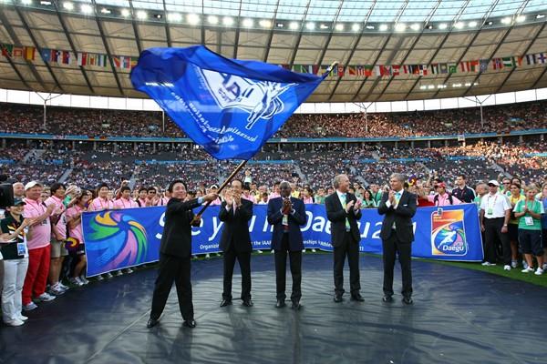 Officials of the IAAF, Germany and South Korea close the 12th IAAF World Championships in Athletics in the Berlin Olympic Stadium (Getty Images)