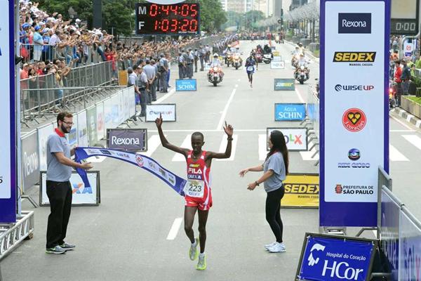 Kenya's Edwin Kipsang Rotich winning at the Corrida Internacional de São Silvestre in São Paulo on 31 December (Sérgio Shibuya/Organizers)