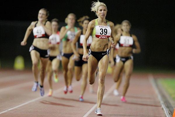 Kelly Hetherington wins the 800m (Getty Images)