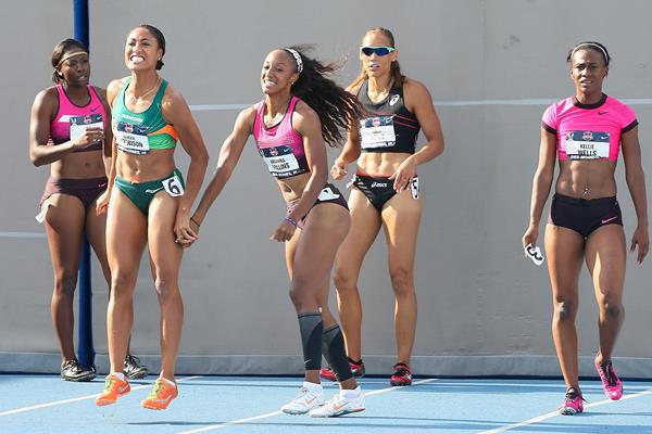 Nia Ali spikes ()