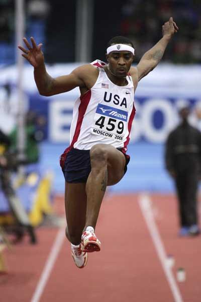 Walter Davis of USA on his way to victory in the men's Triple Jump final (Getty Images)
