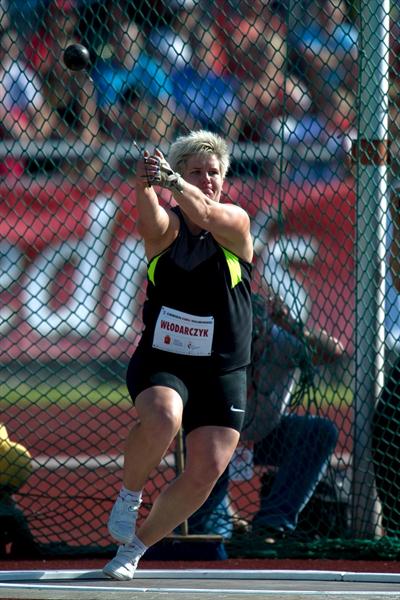 Anita Wlodrczyk spinning to victory in Warsaw (Adam Nurkiewicz - Mediasport)