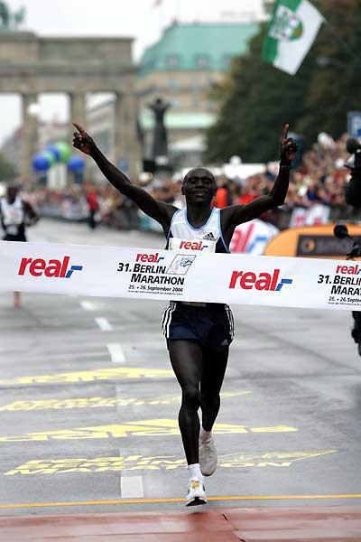 Felix Limo wins in Berlin (Victah Sailer)