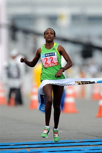 2:25:28 Tokyo course record for Atsede Habtamu (Agence SHOT)