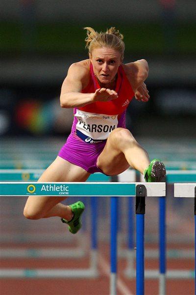 Sally Pearson in flight in Sydney (Getty Images)