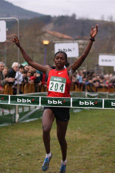 Nazaret Weldu of Eritrea takes a surprise win in Amorebieta (Miguel Alfambra)