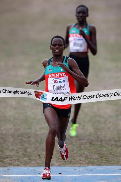Kenya's Emily Chebet wins the women's senior cross country title in Bydgoszcz 2010 (Getty Images)
