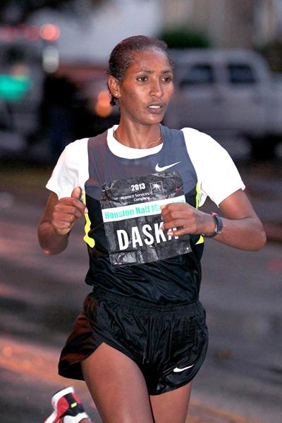 Mamitu Daska on her way to winning the Houston Half-marathon (Victah Sailor)