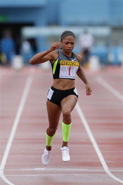 Allyson Felix beats the rain in Kawasaki (Kazuo Tanaka/Agence SHOT)