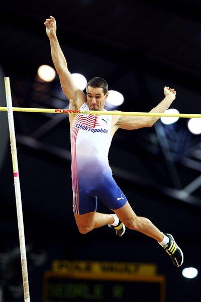 Roman Sebrle of Czech Republic during the Heptathlon Pole Vault (Getty Images)