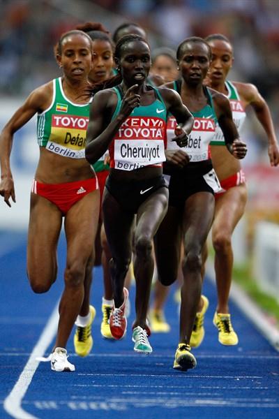 (L-R) Meseret Defar of Ethiopia, Kenyan's Vivian Cheruiyot and Sylvia Kibet in the women's 5000m final (Getty Images)