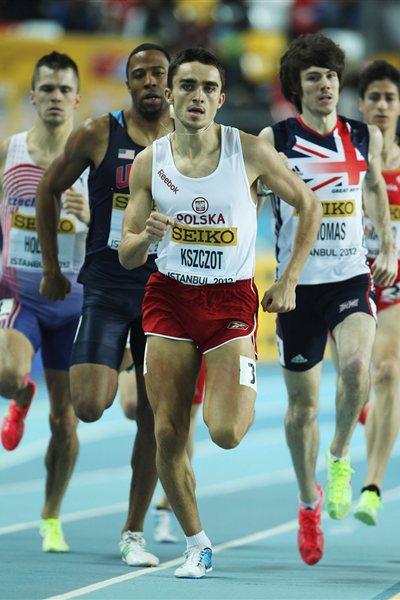 Adam Kszczot of Poland leads the field in the Men's 800 Metres semi final during day two - WIC Istanbul (Getty Images)