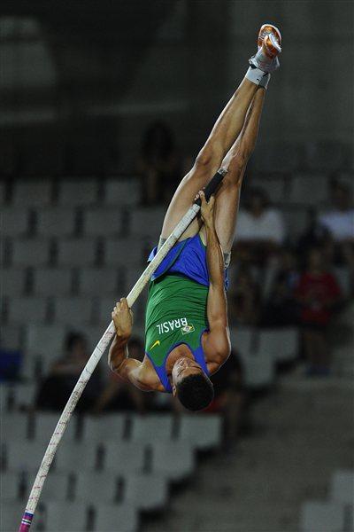 Thiago Braz Da Silva of Brazil jumping for winning the gold medal on the Men's Pole Vault Final on the day three of the 14th IAAF World Junior Championships  in Barcelona on 12 July  2012 (Getty Images)