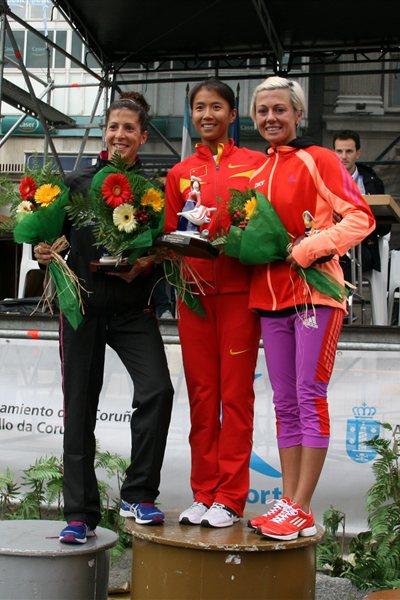 La Coruna women's podium: runner-up Beatriz Pascual (ESP), winner Liu Hong (CHN) and Maria Vasco (ESP) who was third (La Coruna organisers)