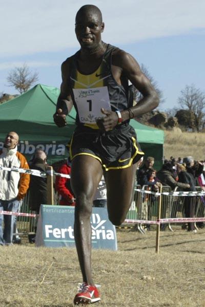 Joseph Ebuya coming home unchallenged in Soria (Concha Ortega)
