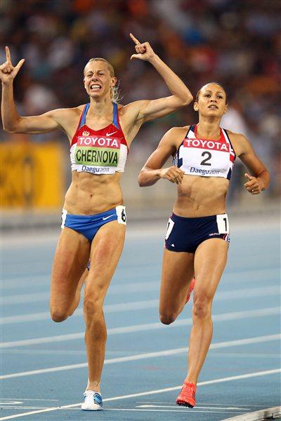 Tatyana Chernova and Jessica Ennis in Daegu (Getty Images)