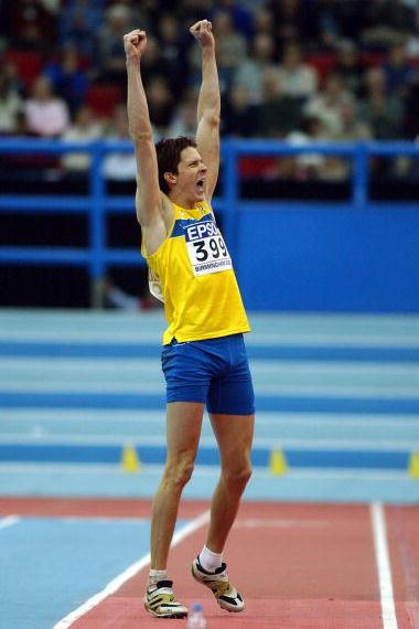 Christian Olsson (SWE) celebrates winning the men's triple jump final (Getty Images)
