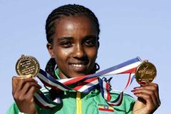 Tirunesh Dibaba with World Cross gold medals (Getty Images)