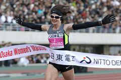 Ukraine’s Tetyana Gamera-Shmyrko winning the 2013 Osaka Women’s Marathon (Yohei Kamiyama - AgenceSHOT)
