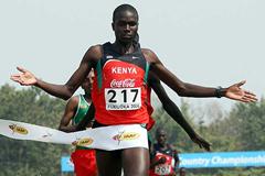 Mangata Ndiwa wins the junior men's race for Kenya (Getty Images)